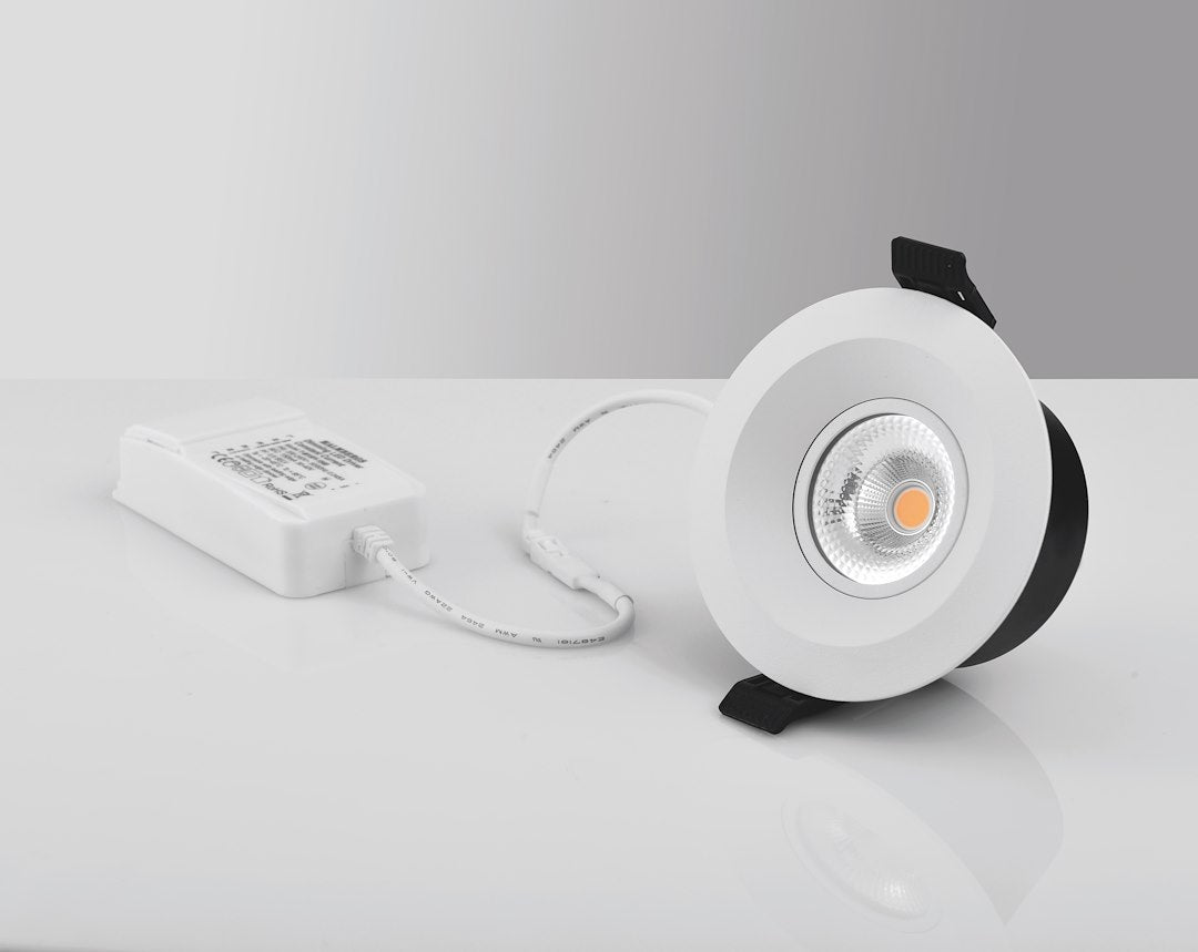 BE-8875 230V 7W 3000K VIPB6STK