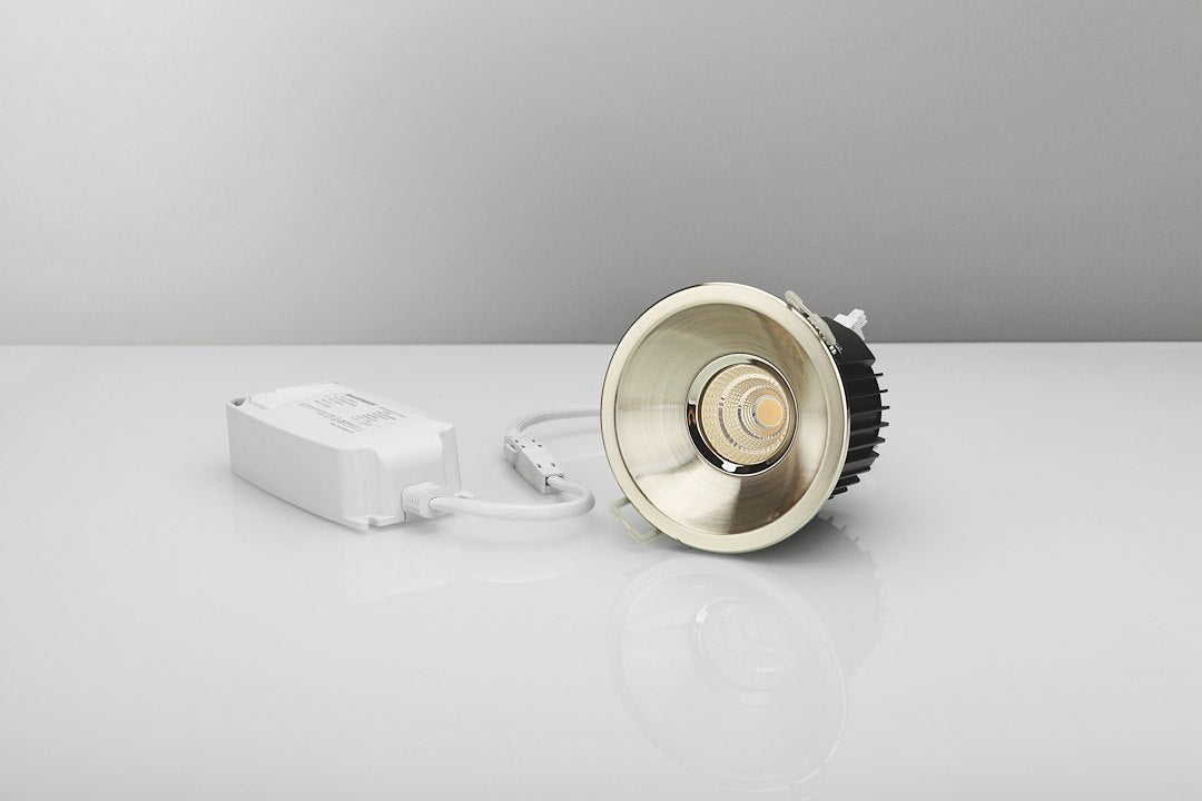 MD-990 13,5W 230V 2700K SA.