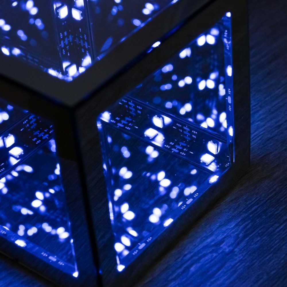 Infinity Cube 10x10 RGBIC - 3D lys effekt med fjernbetjening og USB tilslutning.