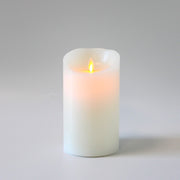 LED XL Bloklys 17,5cm høj med flammeeffekt og fjernbetjening i hvid, Ø10cm, virker med ægte stearin