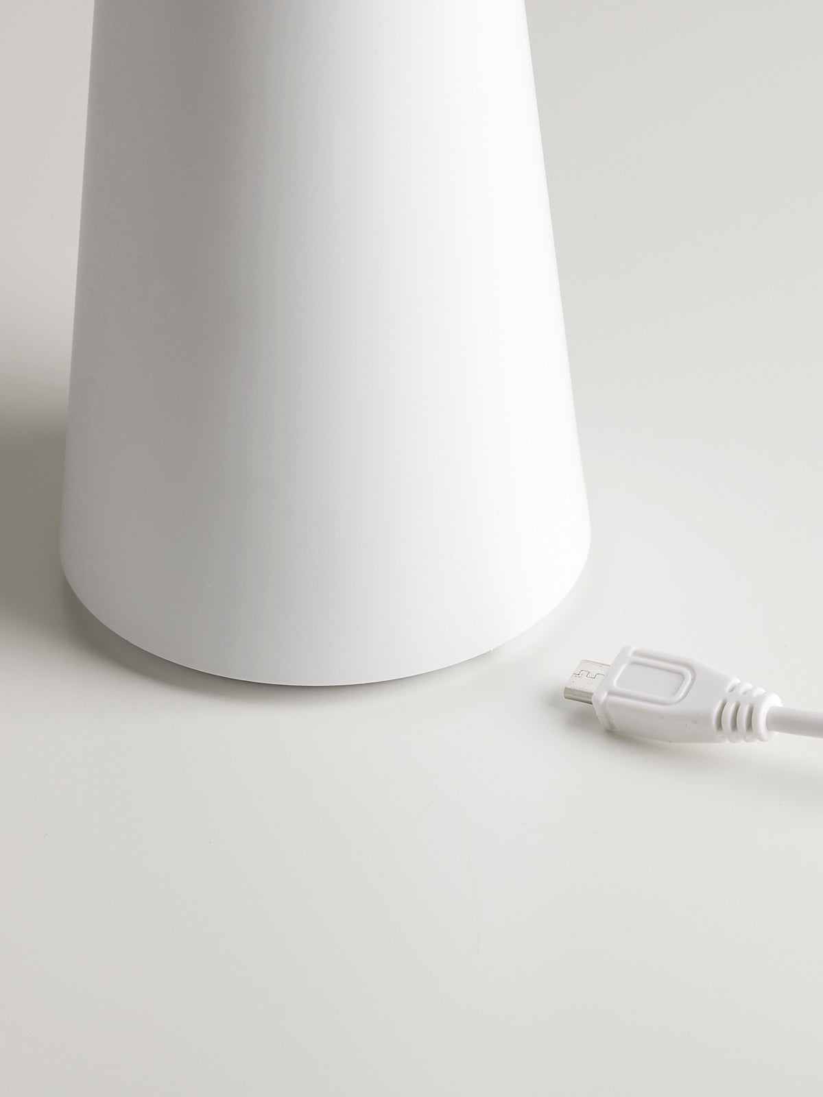 Bordlampe move me, hvid