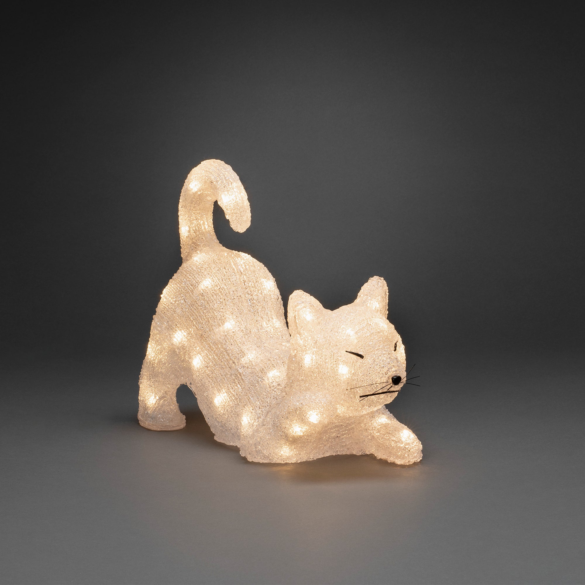 Konstsmide Liggende Kat i akryl, 48 varmhvide LED, højde 35 cm.