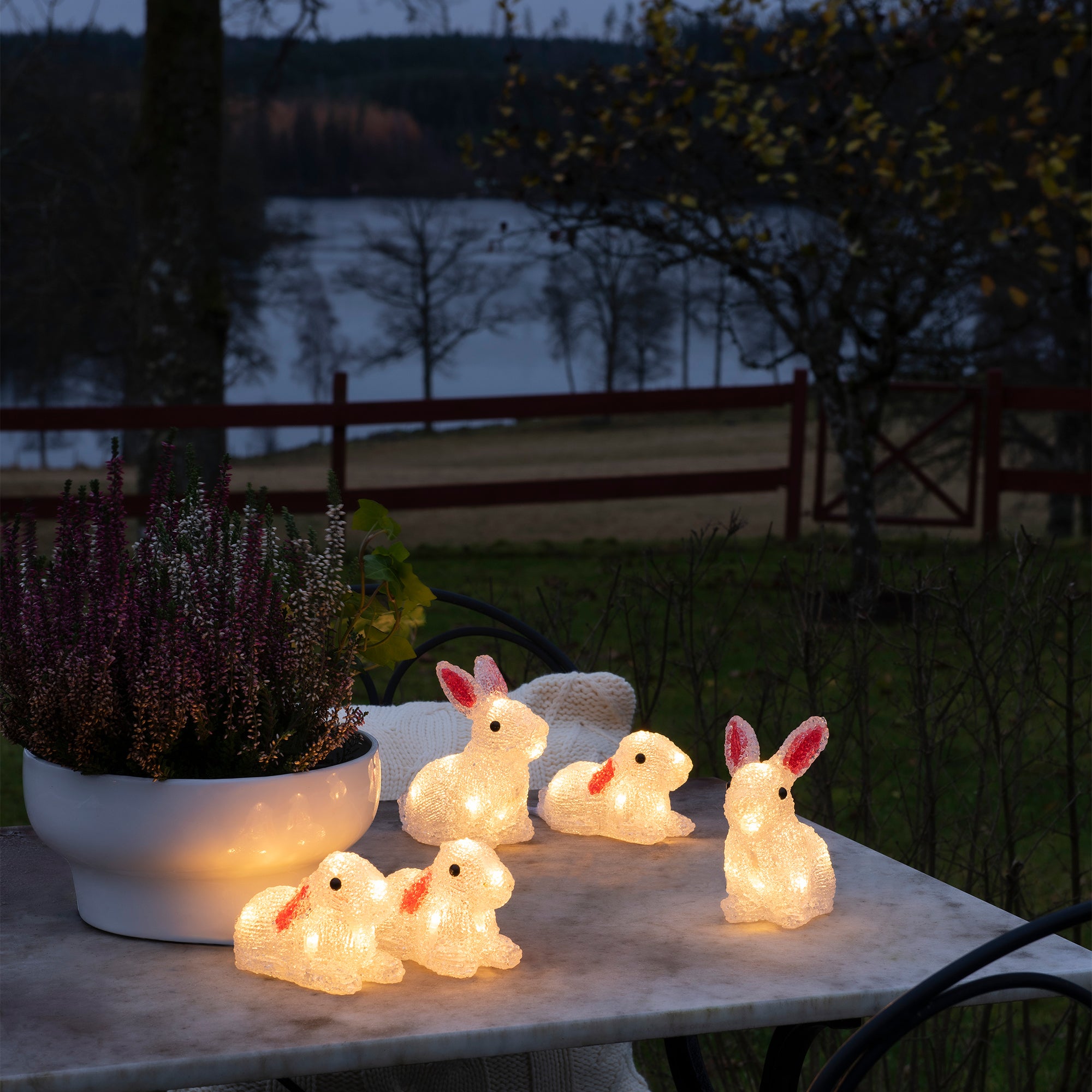 Konstsmide Kaniner i akryl 5 stk. 40 varmhvide LED.