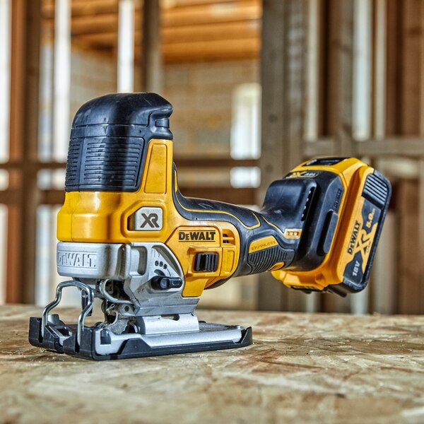 DEWALT 18V XR stiksav DCS335N, stavhåndtag