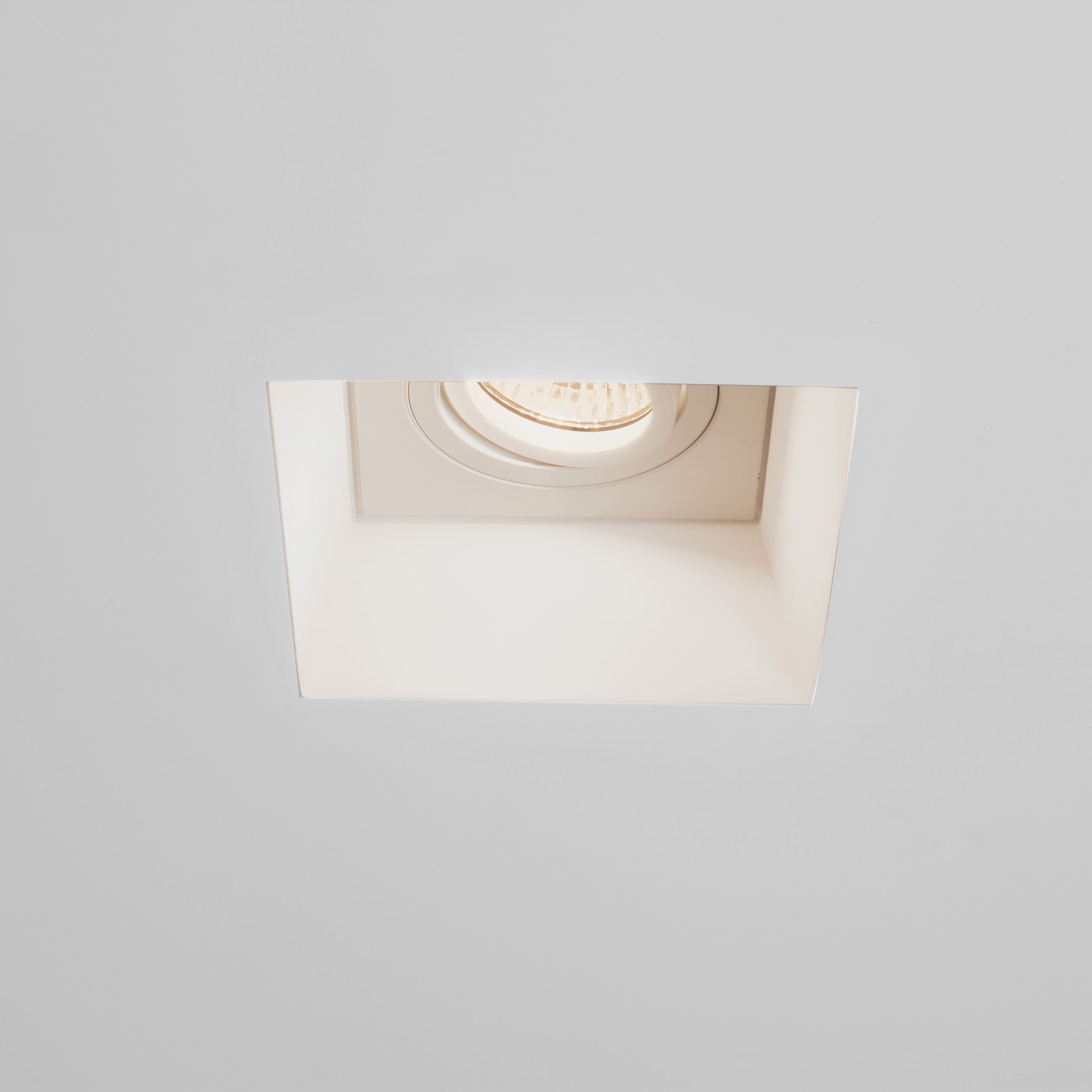Downlight Astro 7345 Blanco Square kipbar til indspartling