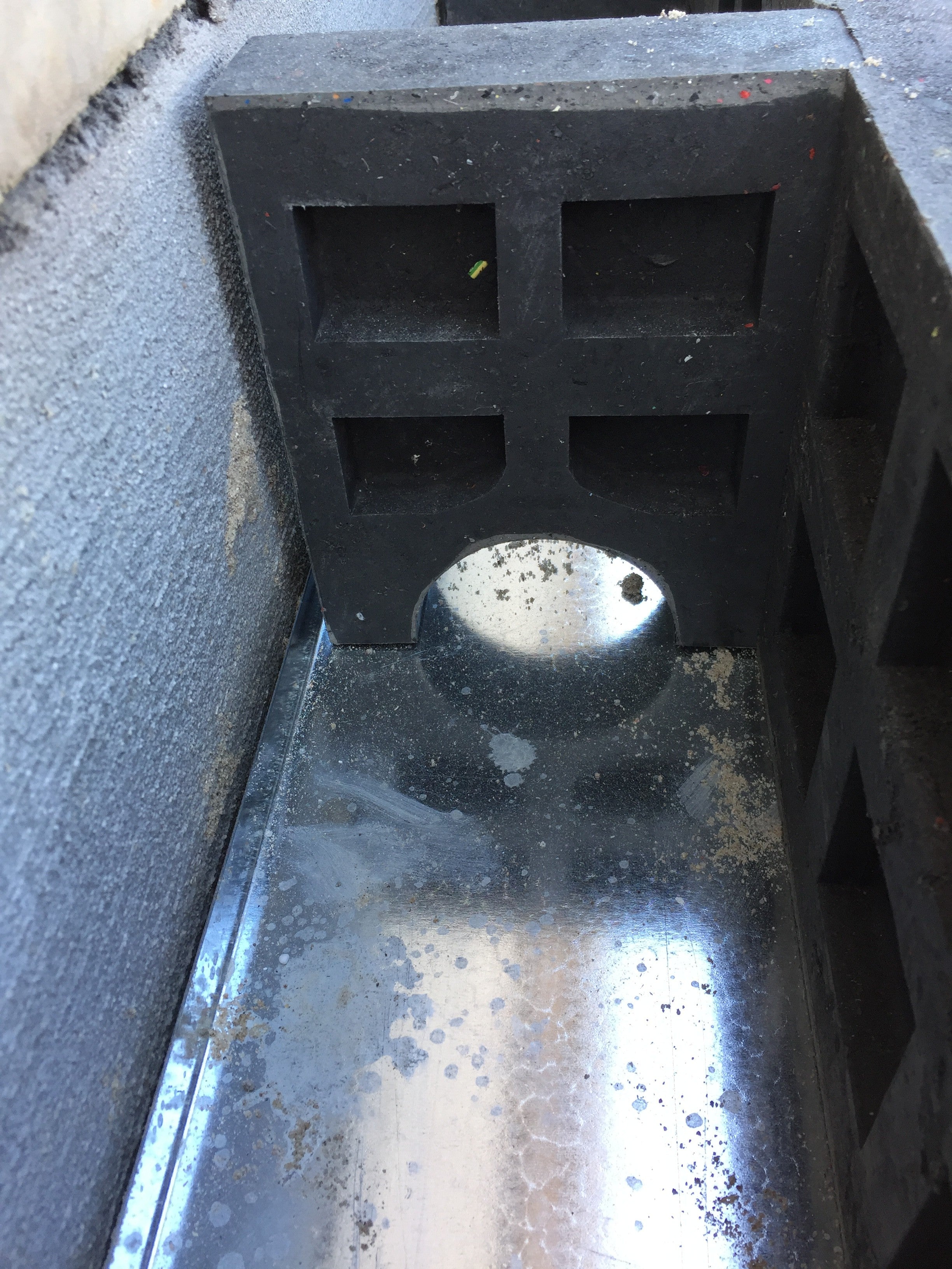 Dutra 200 x 2000 mm bundplade uden udløb, til sokkelaffugter