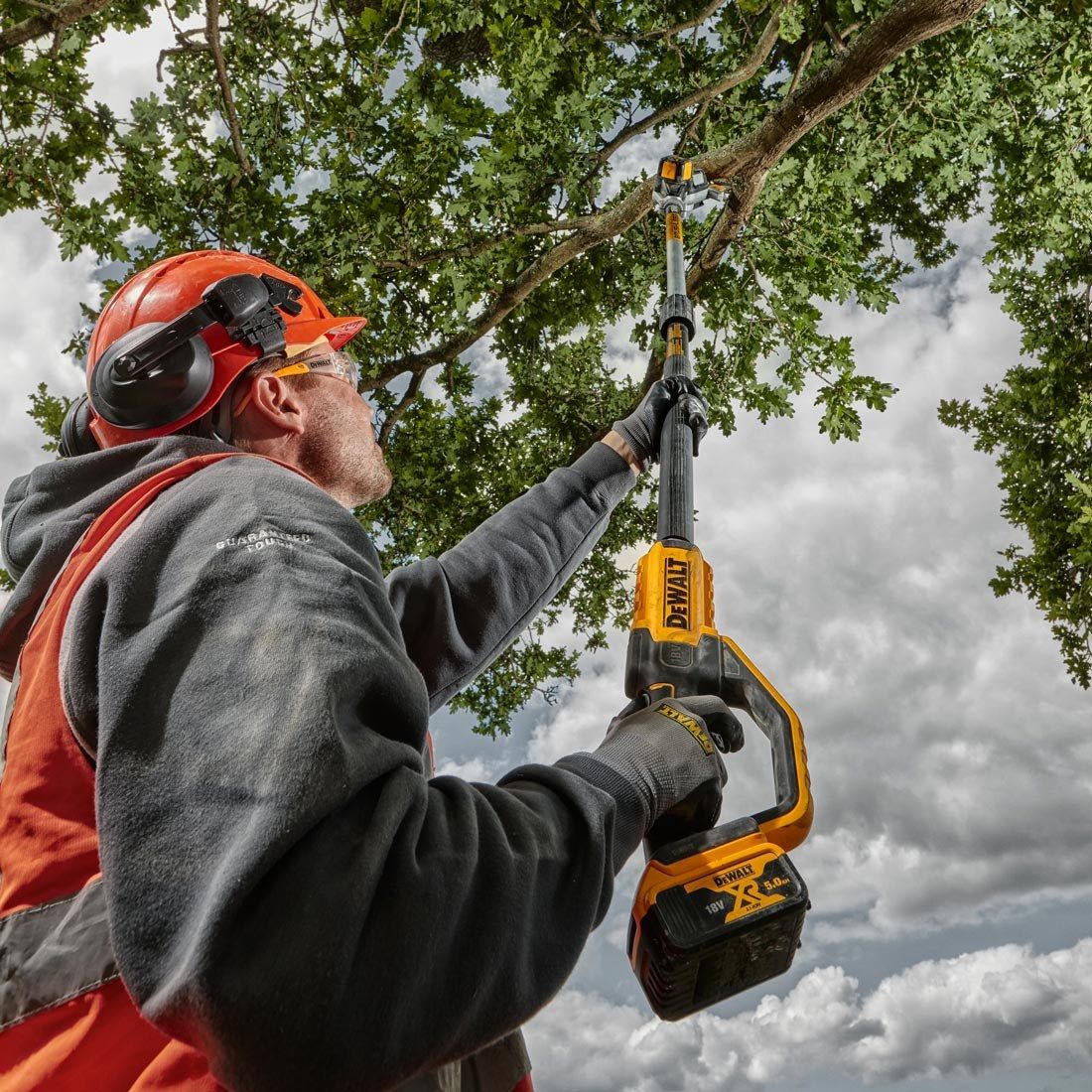 DEWALT 18V XR kædesav med forlængerskaft DCMPS567N-XJ