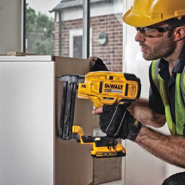 DEWALT 18V XR klammepistol DCN681N-XJ