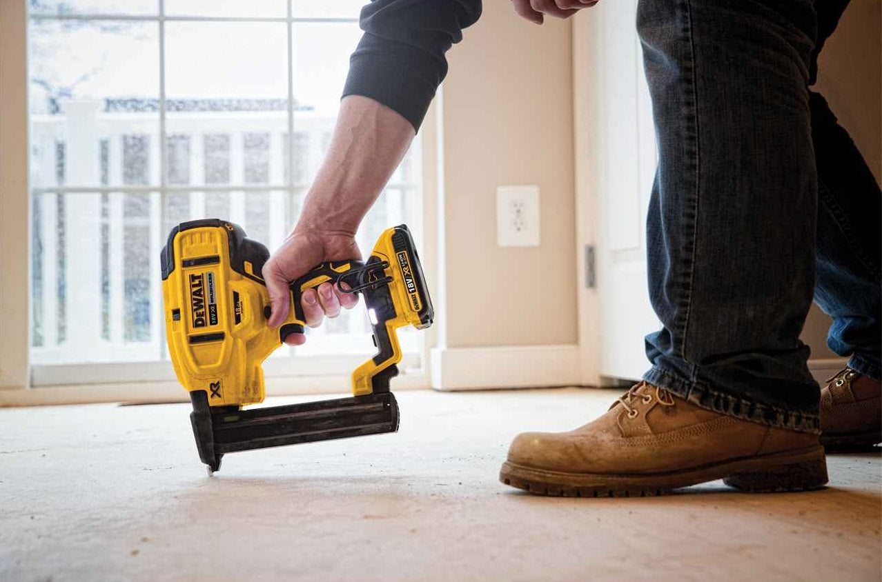 DEWALT 18V XR klammepistol DCN681N-XJ