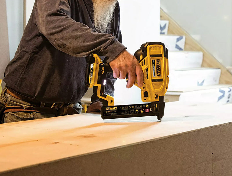 DEWALT 18V XR klammepistol DCN681N-XJ