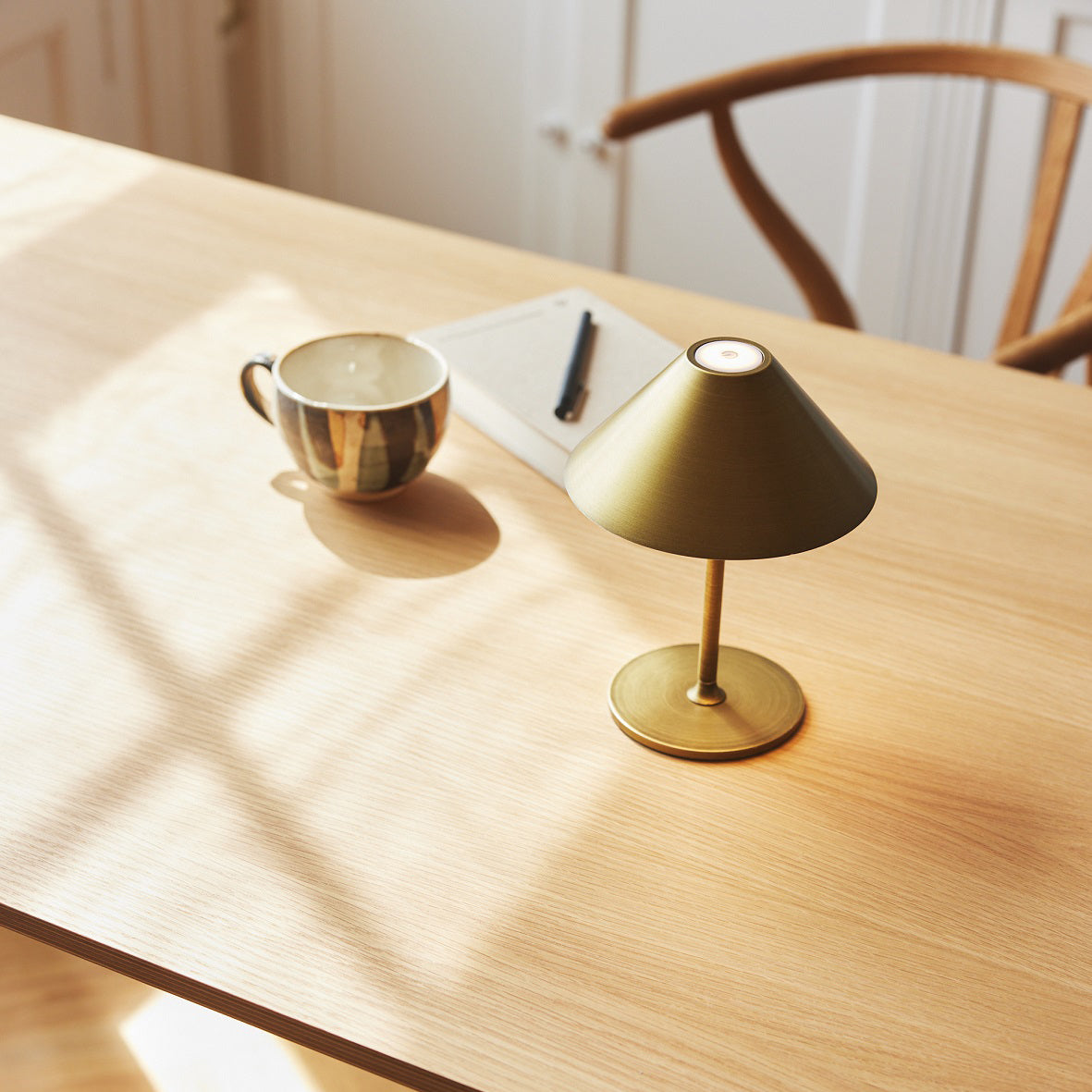 "HYGGE" Batteri bordlampe - antik messing