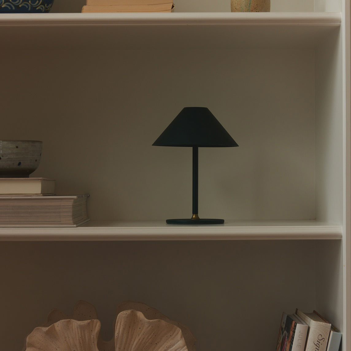"HYGGE" Batteri bordlampe - sort