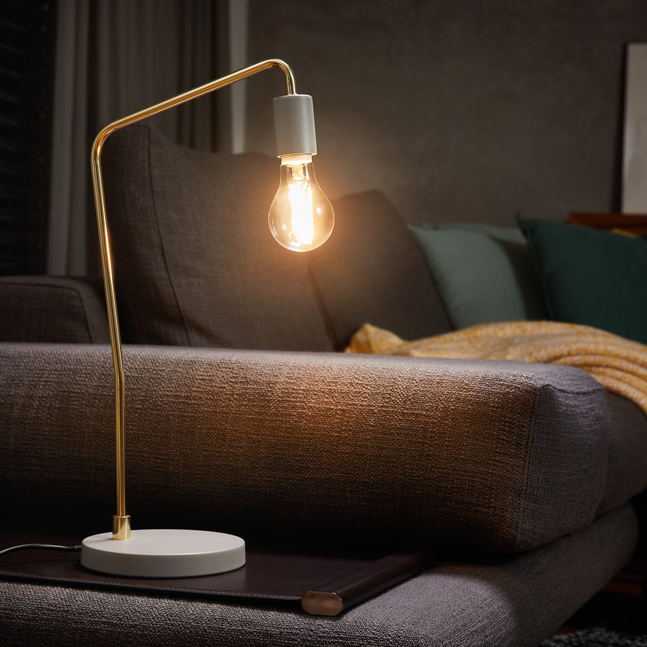 Ledvance LED standard fil 1521lm 7,2W/830 E27