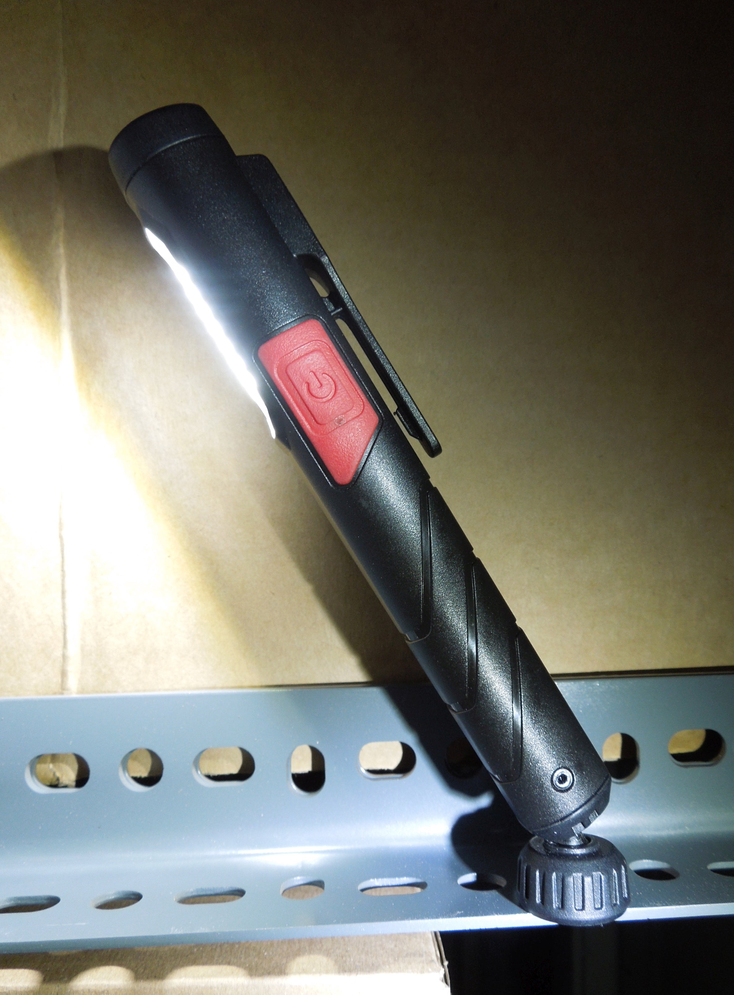 GENOPLADELIG PEN-LIGHT 220 + 80 LUMEN