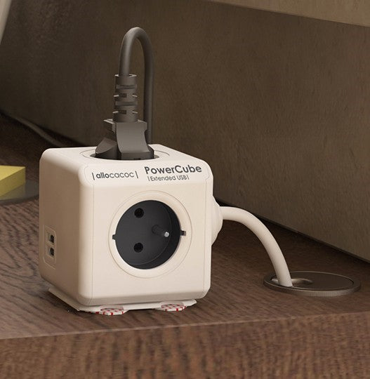 PowerCube extended  dobbelt USB + 4 udtag med 1,5 meter ledning