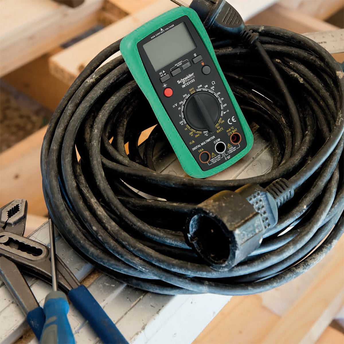 BLIST DIGITAL MULTIMETER CAT III