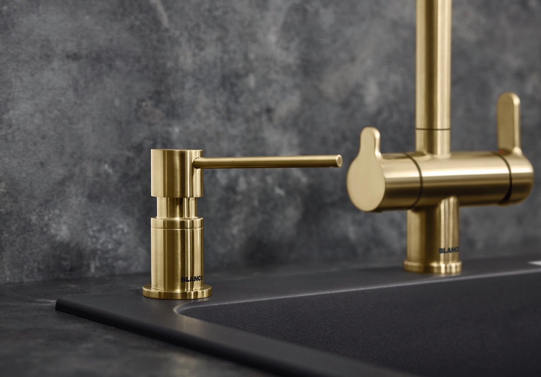 BLANCO LATO sæbedispenser satin gold
