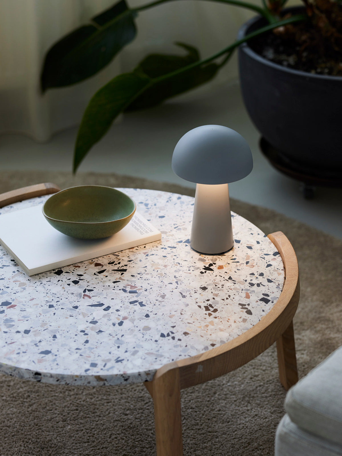 Move Me Bordlampe 4,7W, lysegrå