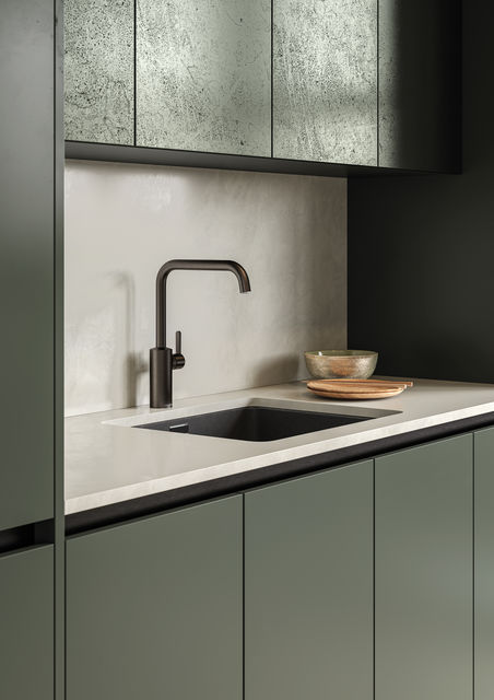 DAMIXA SILHOUET KØKKEN HØJ J-TUD. BRUSHED GRAPHITE GREY (PVD)