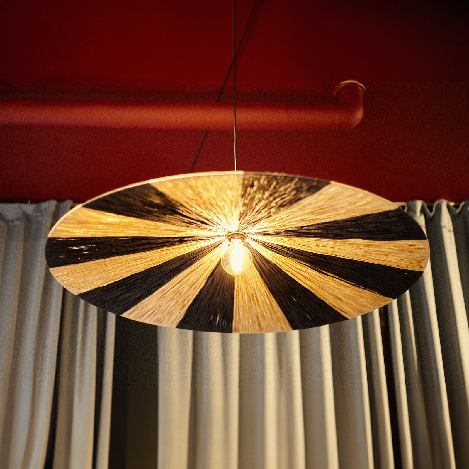Jore Copenhagens loftlampe Parasol sort 98x15 cm