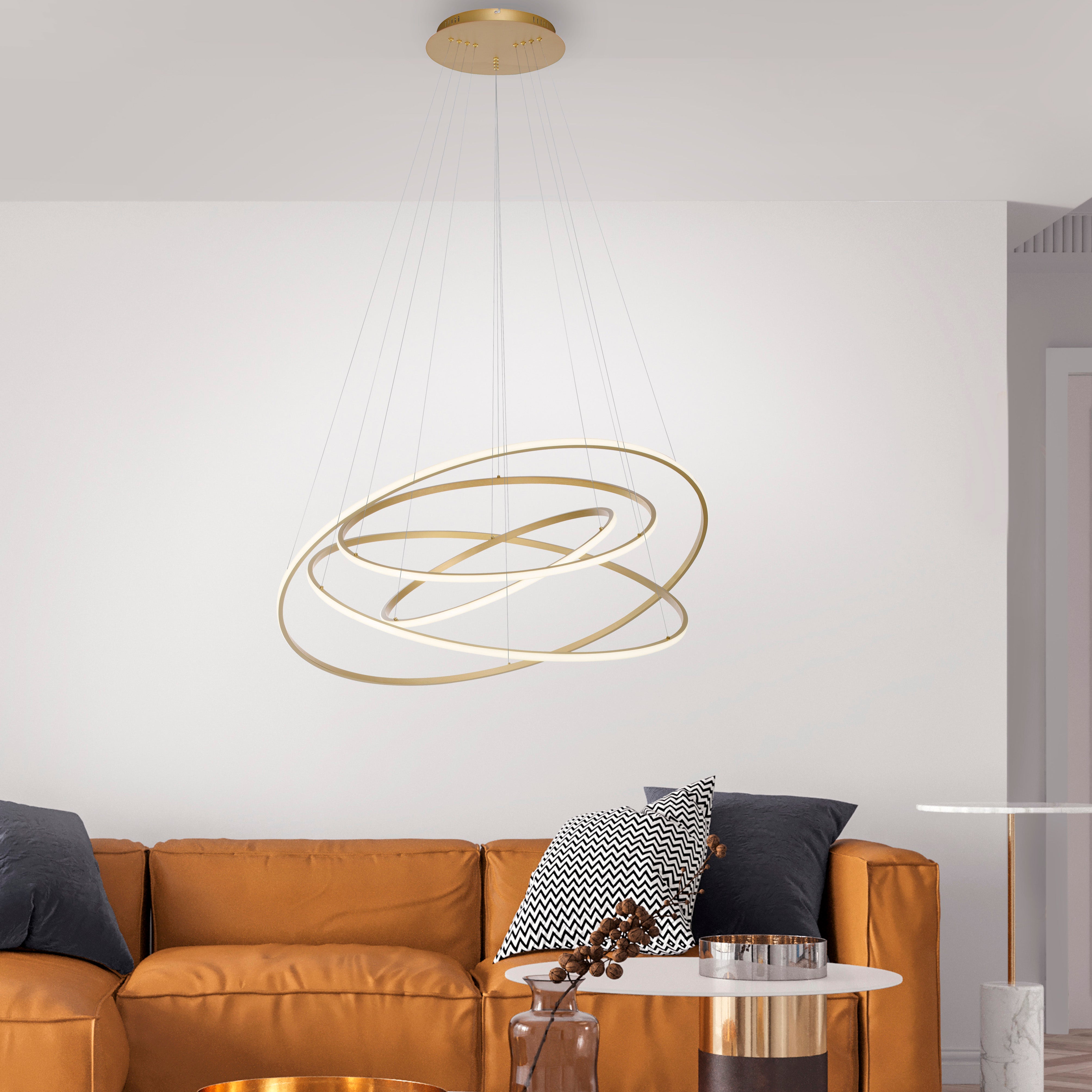 <p>Tessara LED Pendel med 4 ringe i messing Ø 1090 mm</p>
