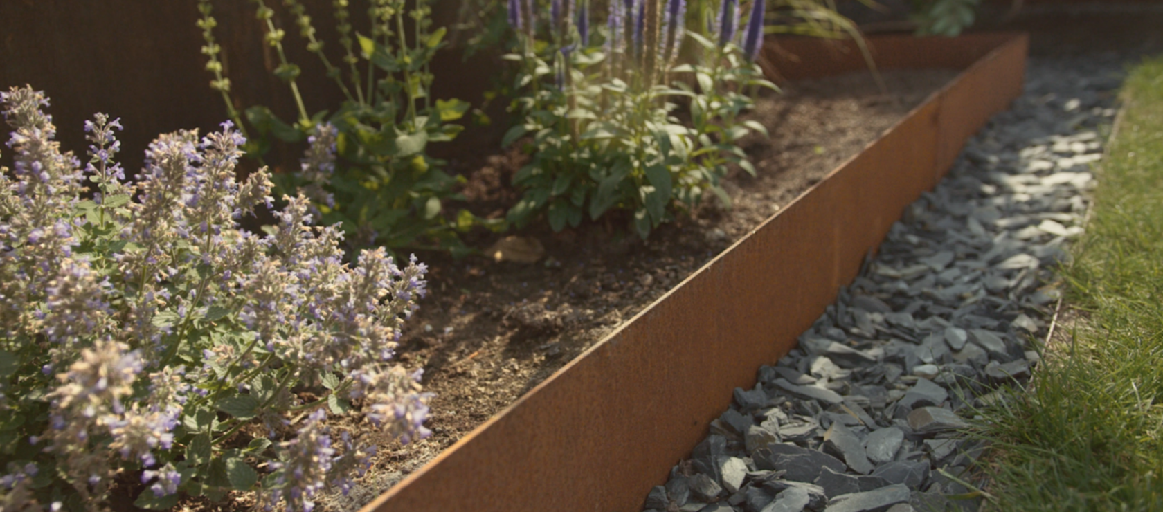 Core Edge 100/95 x 1000 x 1,6 mm kantskinne med spyd, corten