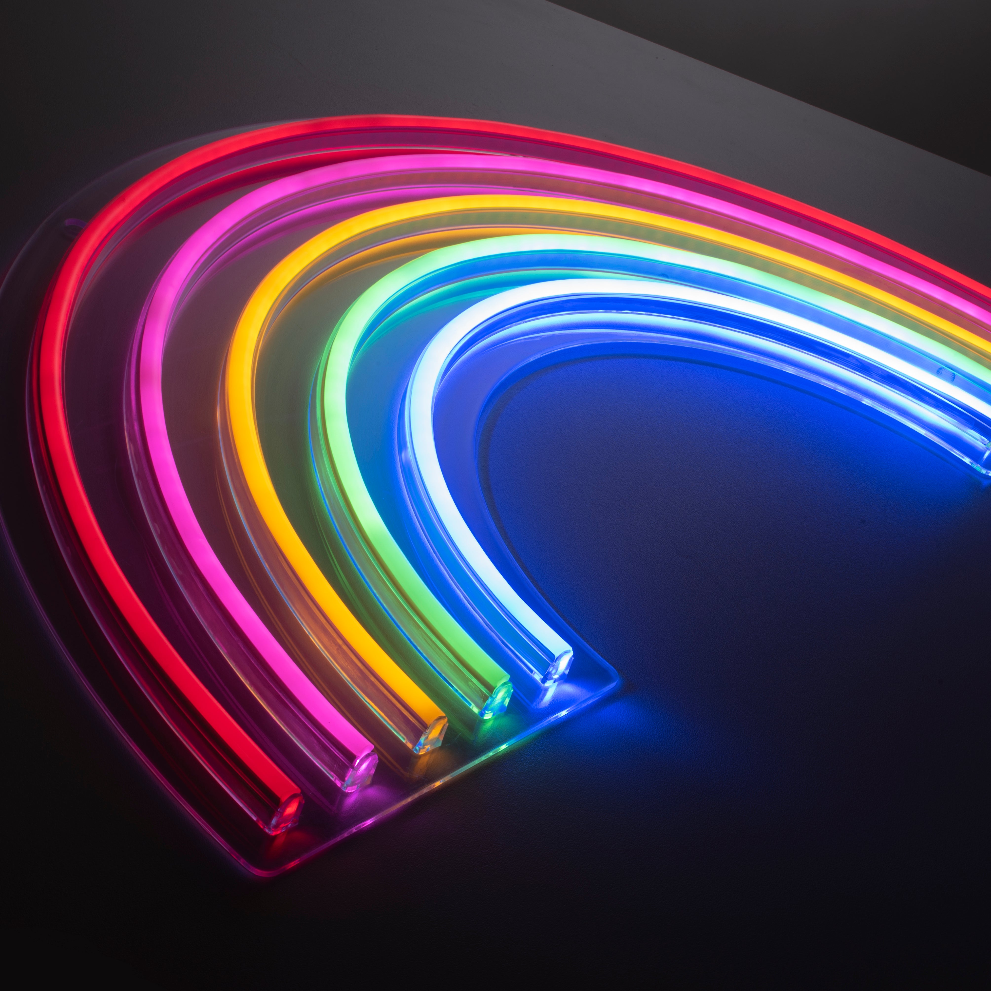 Rainbow neon skilt i acryl med led lyskilde og usb ladekabel