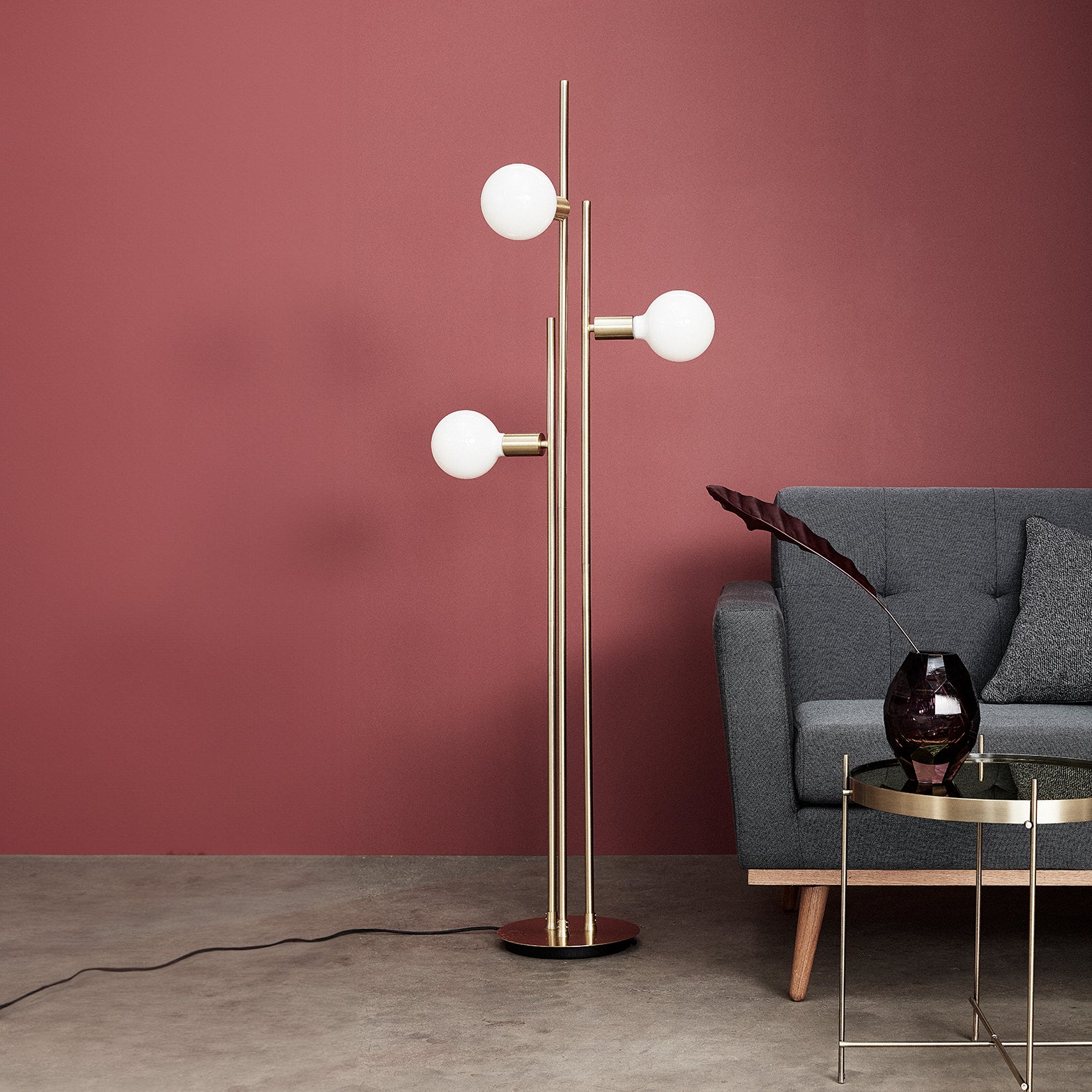 Hübsch balance gulvlampe  messingfarve