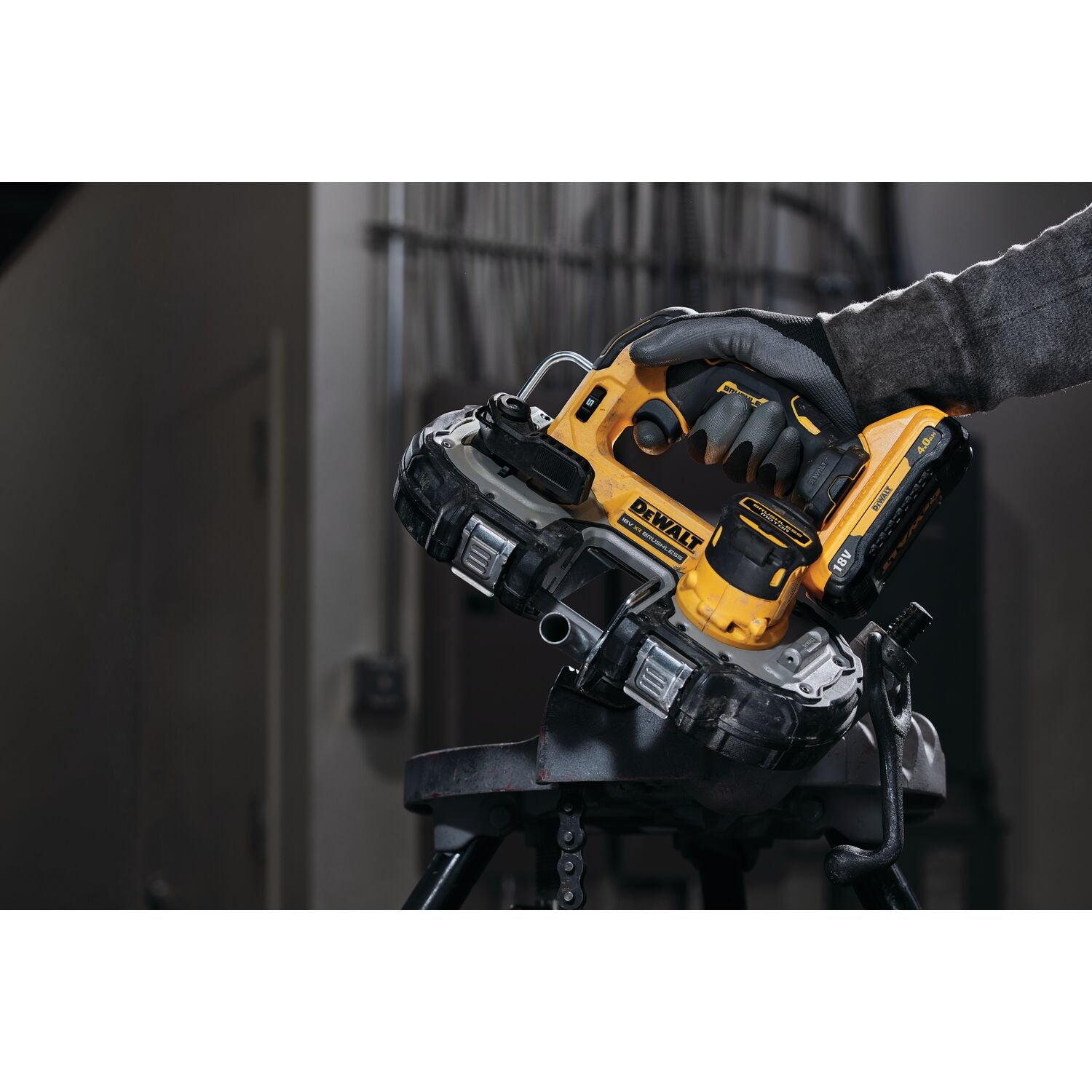DEWALT 18V XR båndsav DCS377NT, kompakt