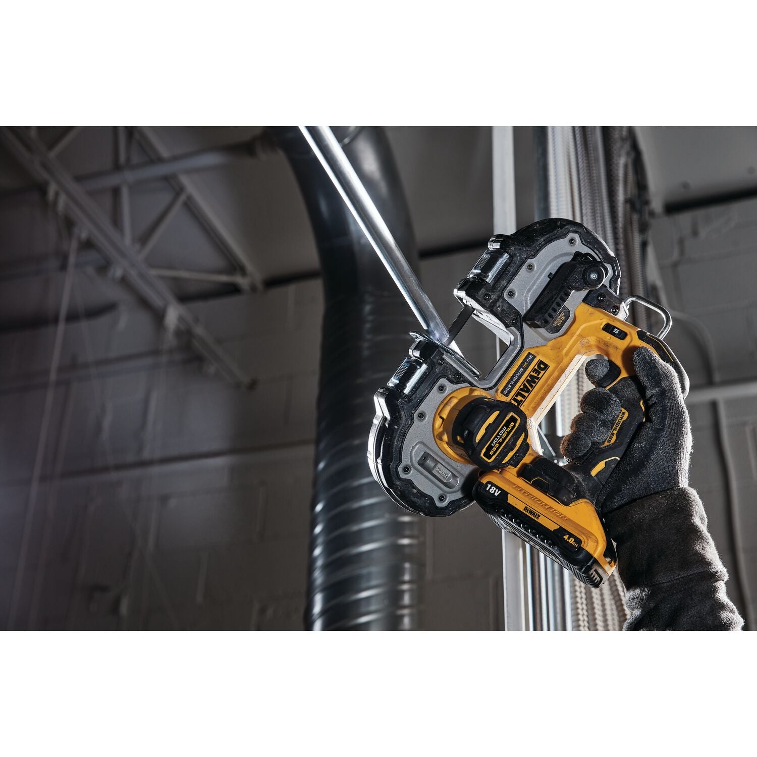 DEWALT 18V XR båndsav DCS377NT, kompakt