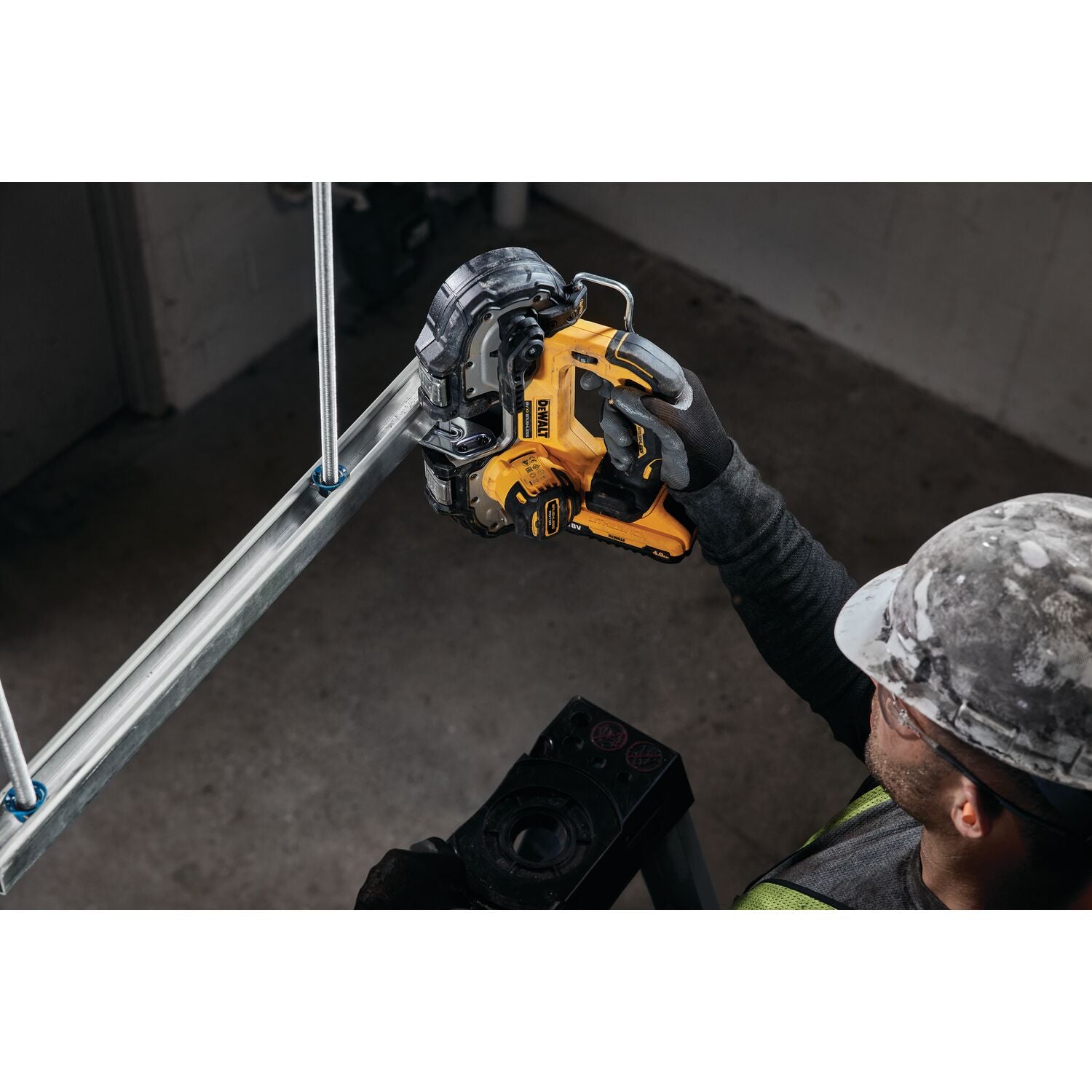 DEWALT 18V XR båndsav DCS377NT, kompakt