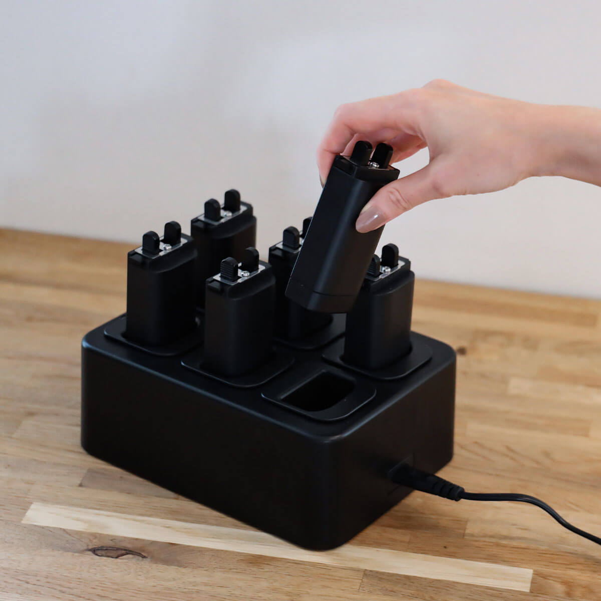Opladestation til 6 batterier til Light