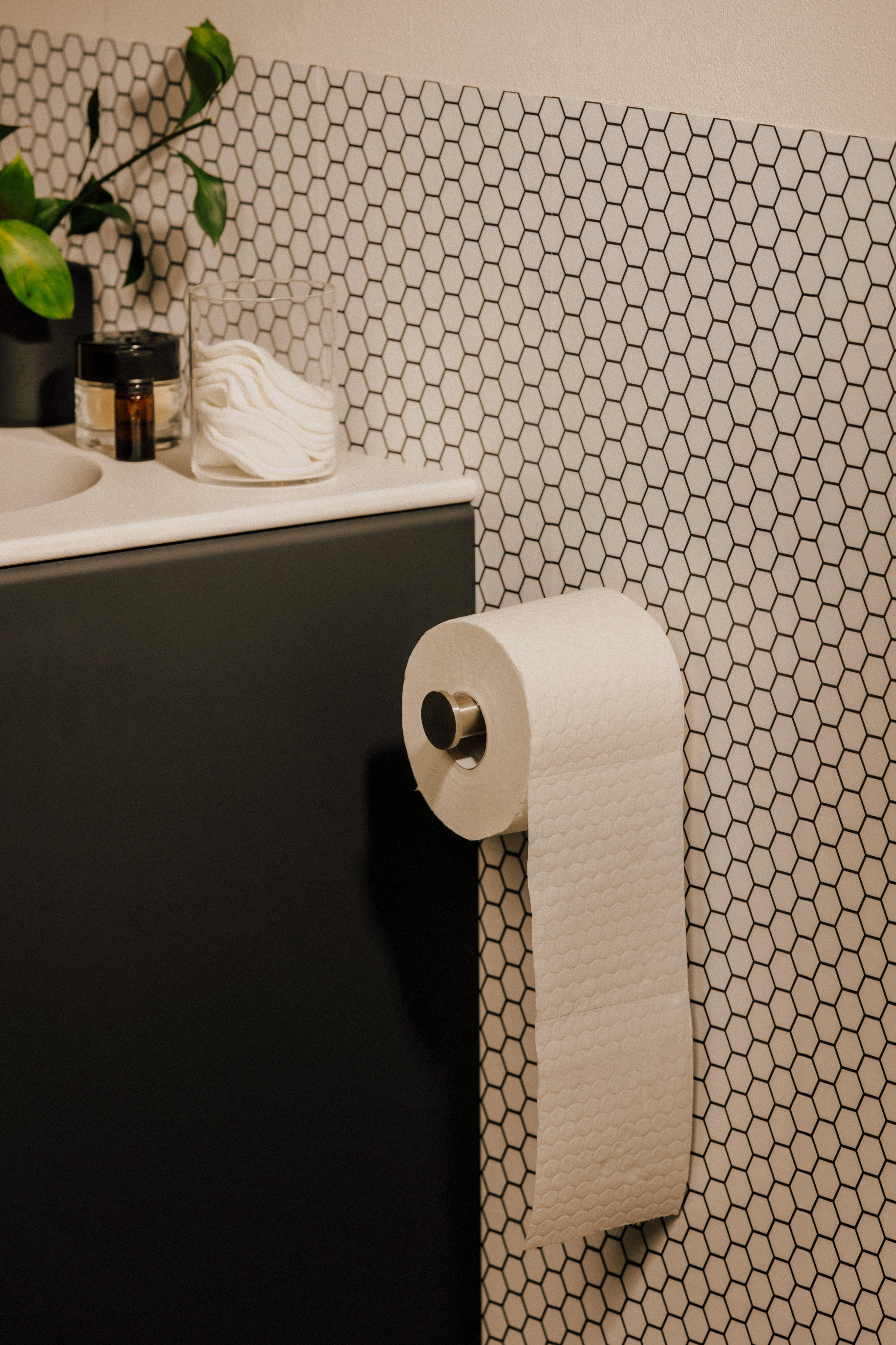 Cosmic Logic toiletpapirholder poleret rustfrit stål