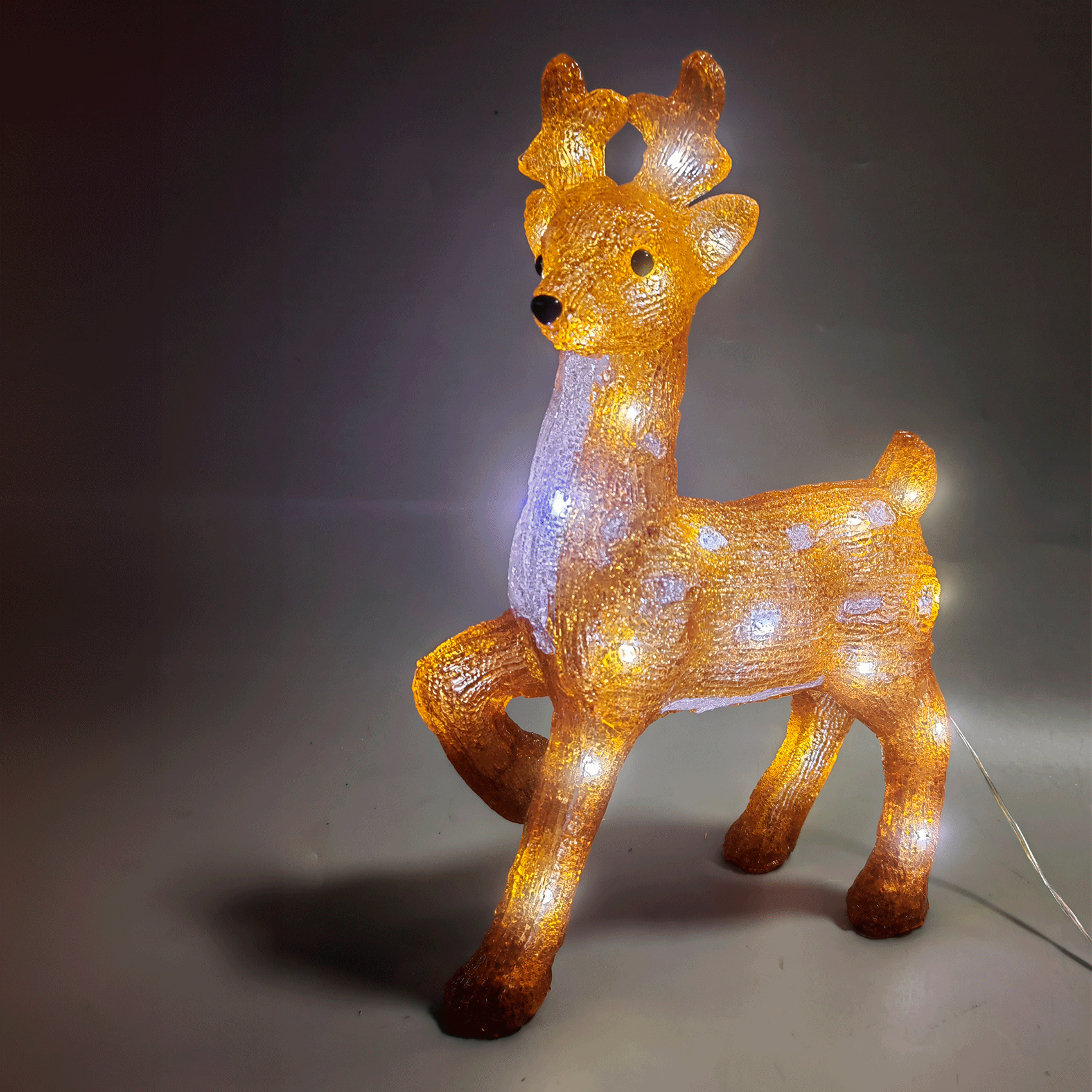 Akryl Rensdyr bambi - brun/hvid, 30 Hvide Led, IP44 trasnformer