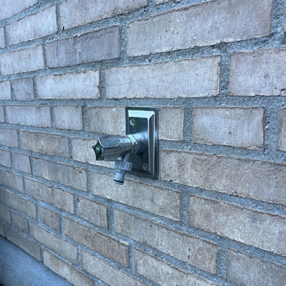 FRESE GÅRDPOSTEHANE TIL VÆG 300-500 MM