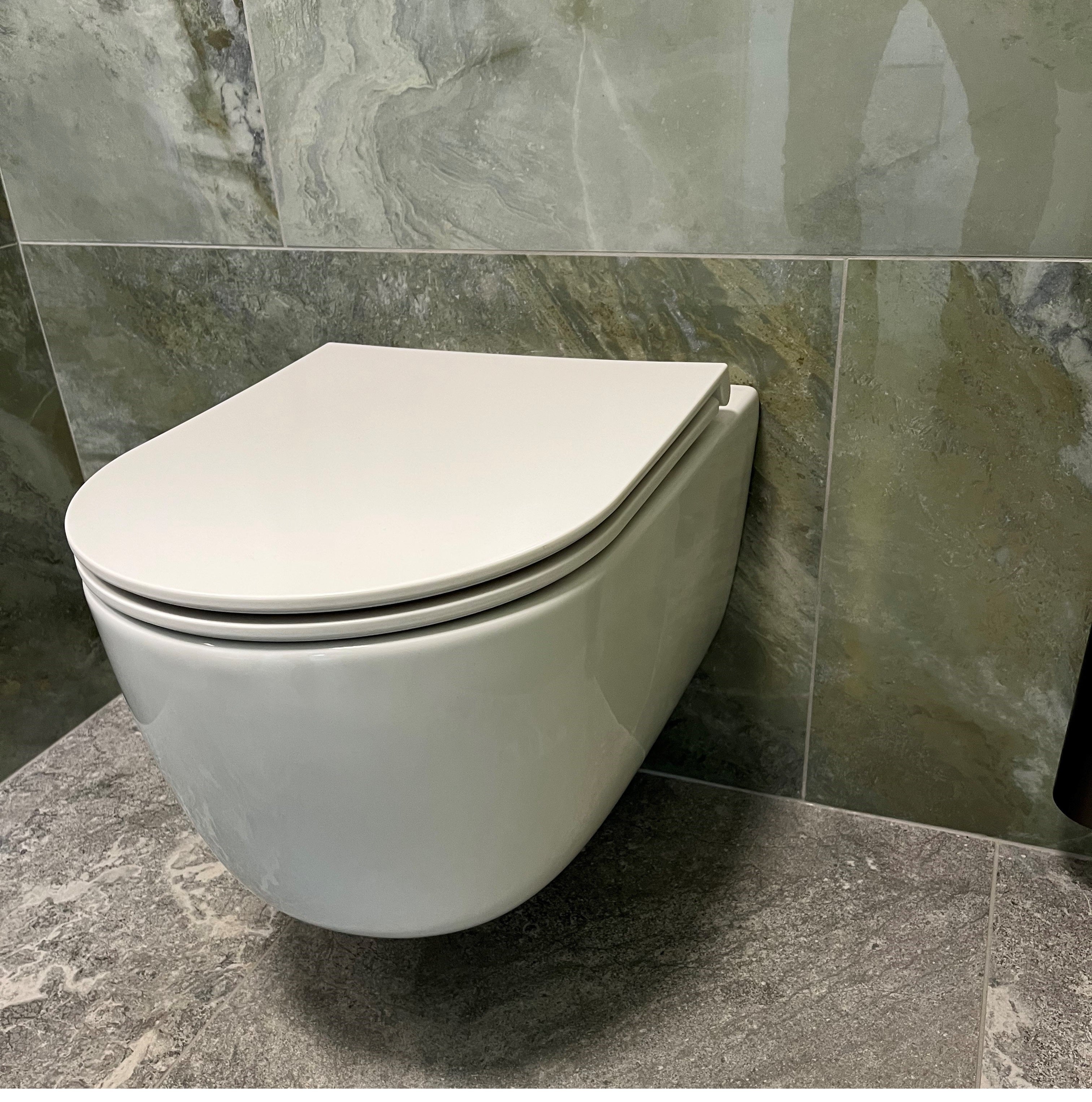 Cassøe Silent væghængt toilet med tornadoskyl